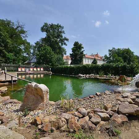 Maxmilian Lifestyle Resort Loučeň Exteriör bild