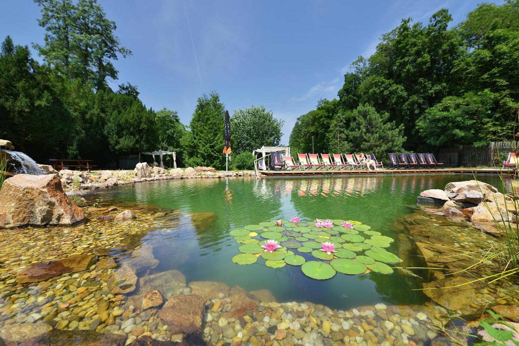 Maxmilian Lifestyle Resort Loučeň Exteriör bild