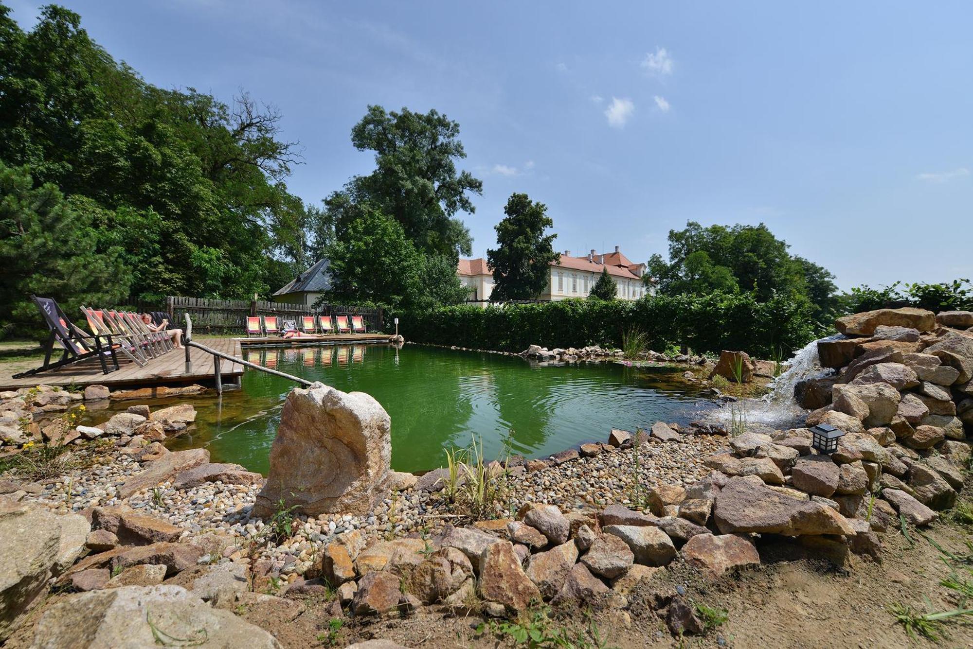 Maxmilian Lifestyle Resort Loučeň Exteriör bild